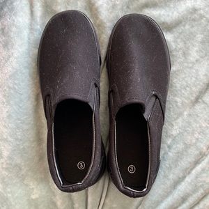 New size 3 black shoes